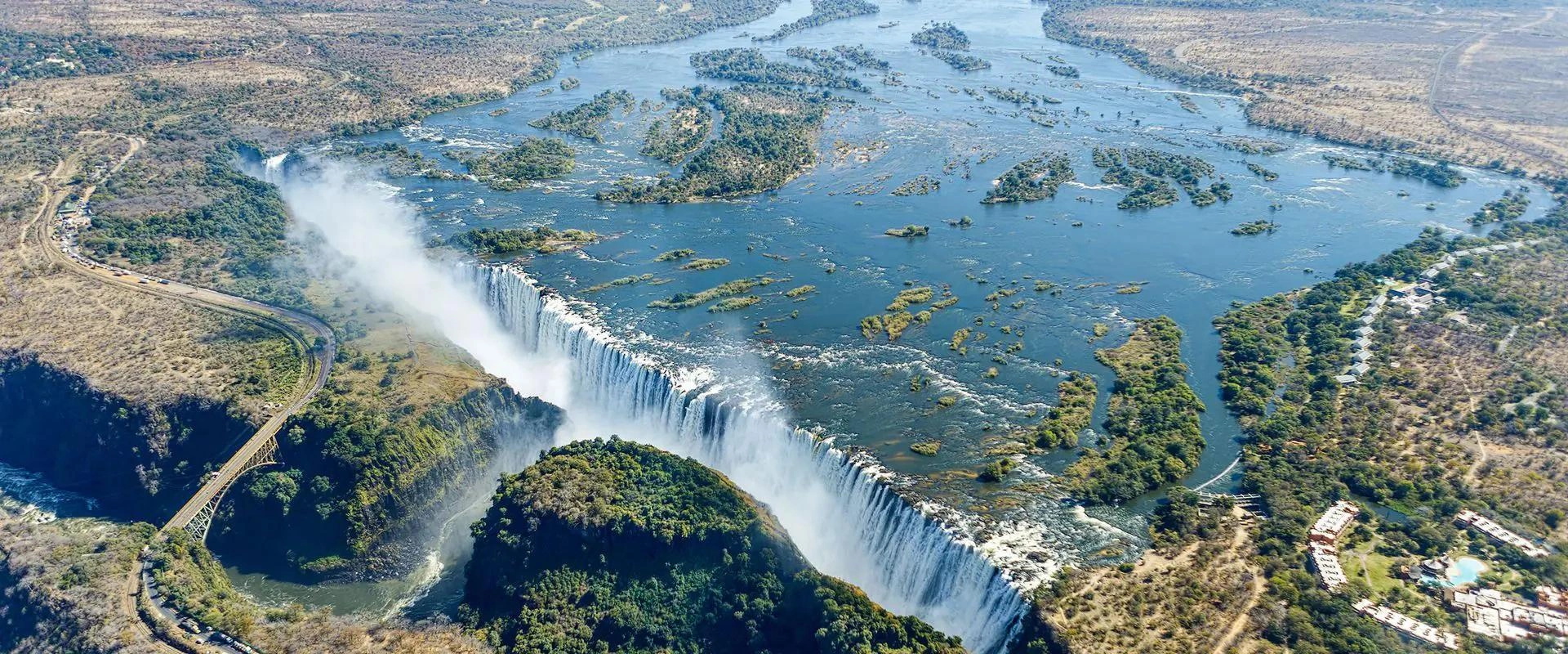 8. Victoria Şelalesi – Zambiya / Zimbabve

Yaklaşık 1,7 kilometre genişliğindeki Victoria Şelalesi, dünyanın en etkileyici su gösterilerinden birini sunuyor.