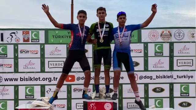 Sakarya'nın genç pedalları 42 madalyayla sezonu taçlandırdı